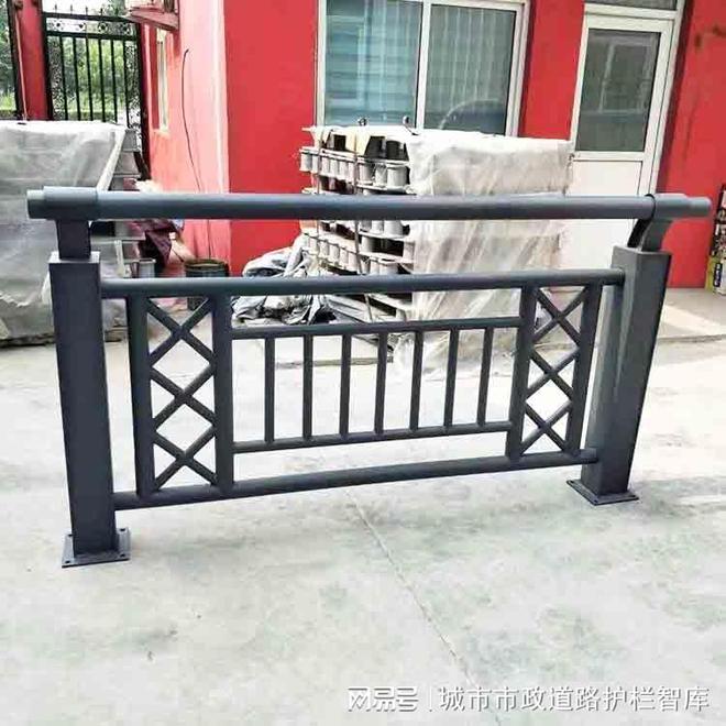 护栏：城市交通的双面镜不朽情缘mg市政道路(图3)