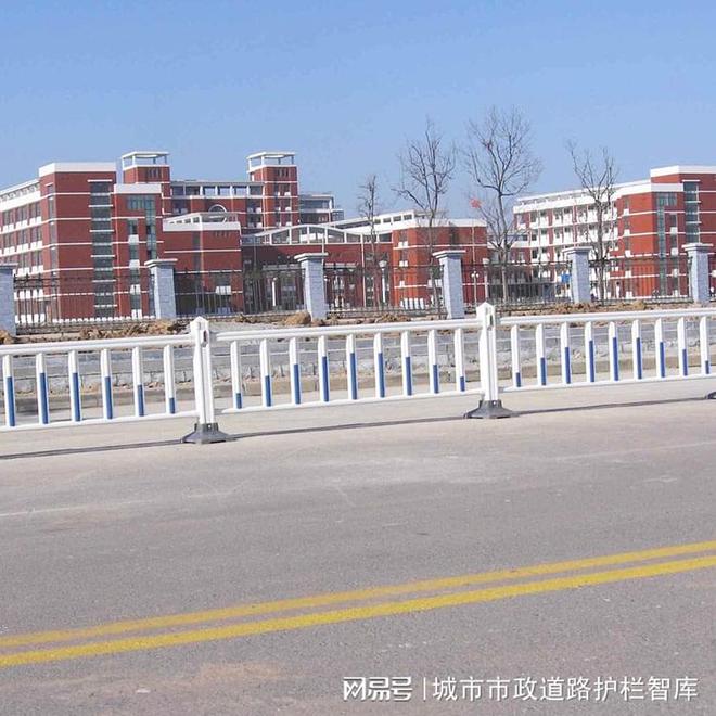 护栏：城市交通的双面镜不朽情缘mg市政道路(图2)